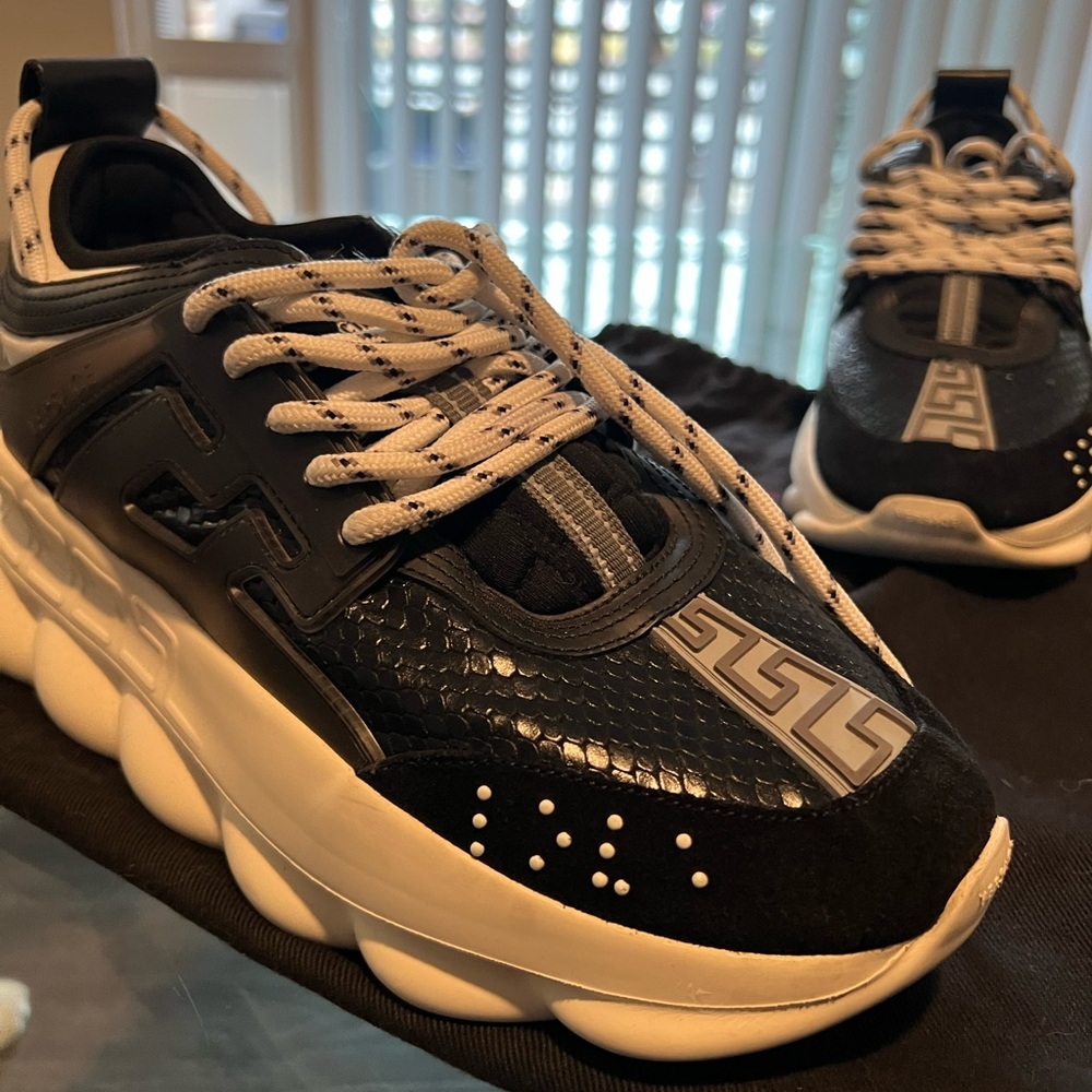 Versace chain reaction